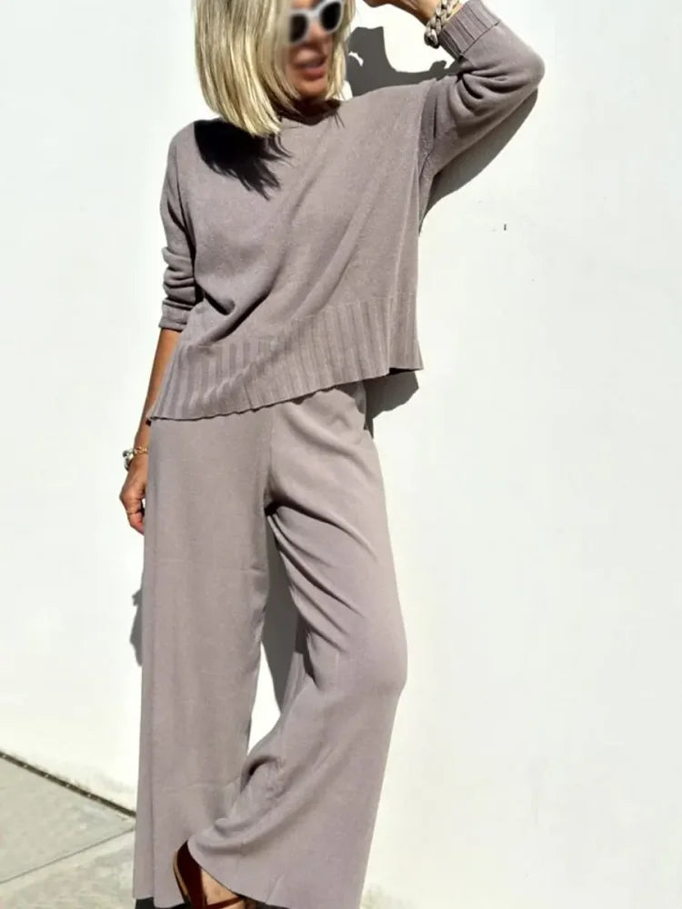 Set Donna: Top a Collo Rotondo & Pantaloni Larghi