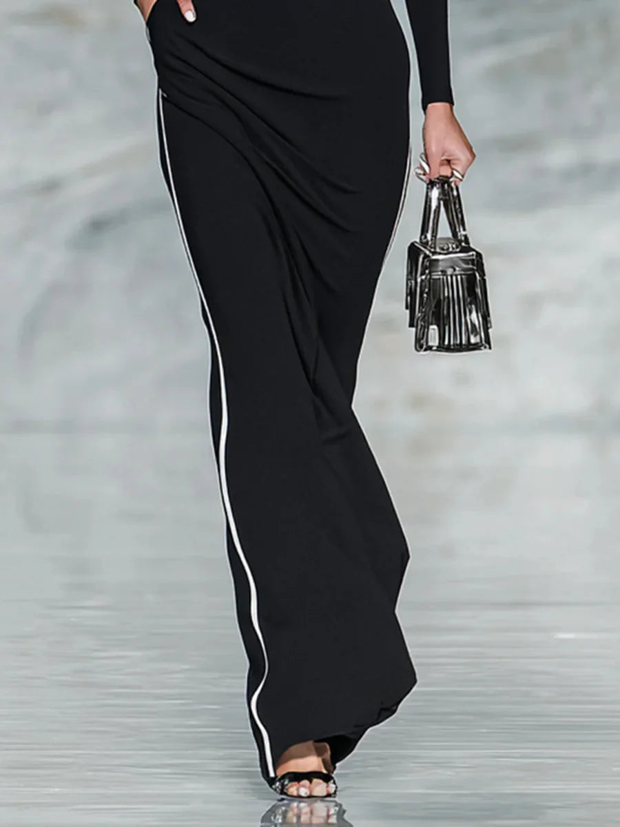 Abito Maxi Aderente a Maniche Lunghe con Scollo Quadrato e Bordo Bicolore (Bianco e Nero)
