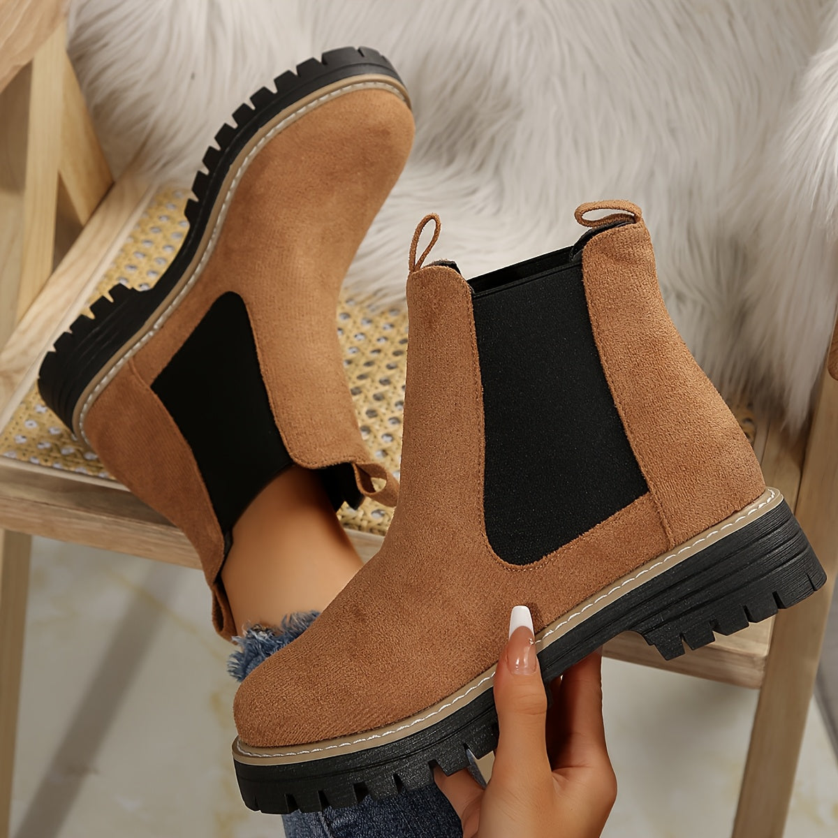 Stivaletti da donna in tinta unita con suola spessa