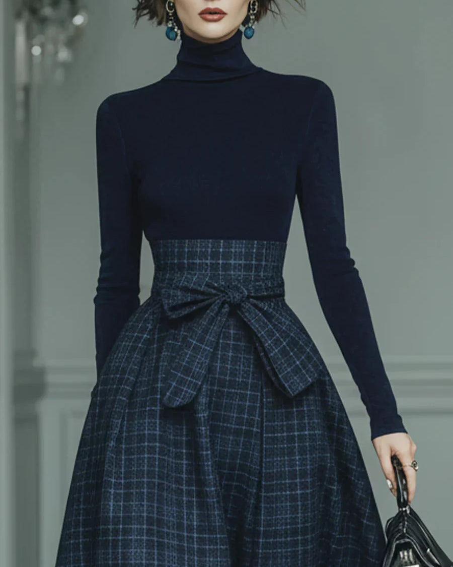 Set con Top a Collo Alto Elasticizzato Blu Scuro e Gonna a Quadri