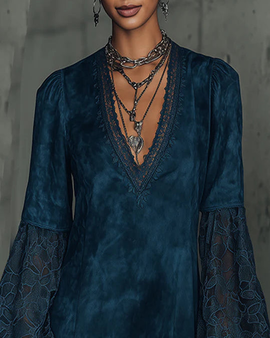 Abito Mini in Pizzo con Maniche Svasate in Finta Seta