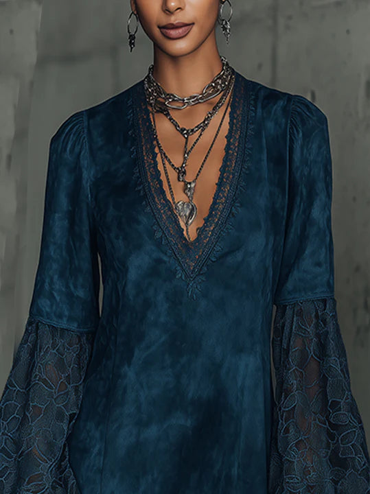 Abito Mini in Pizzo con Maniche Svasate in Finta Seta