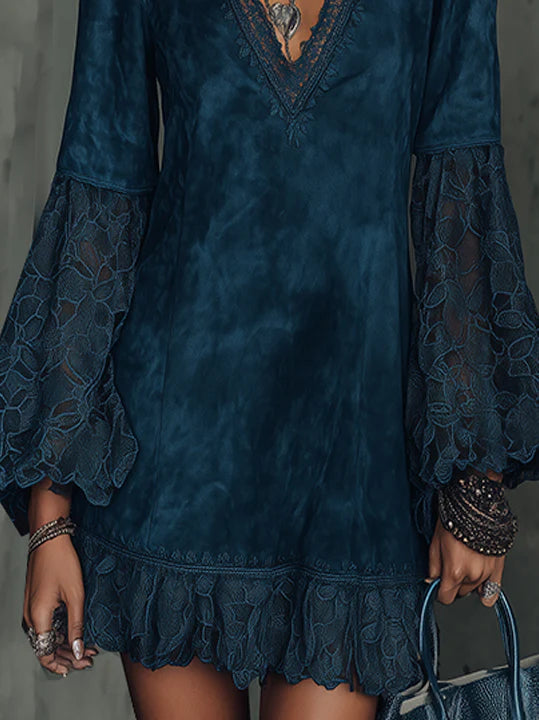 Abito Mini in Pizzo con Maniche Svasate in Finta Seta