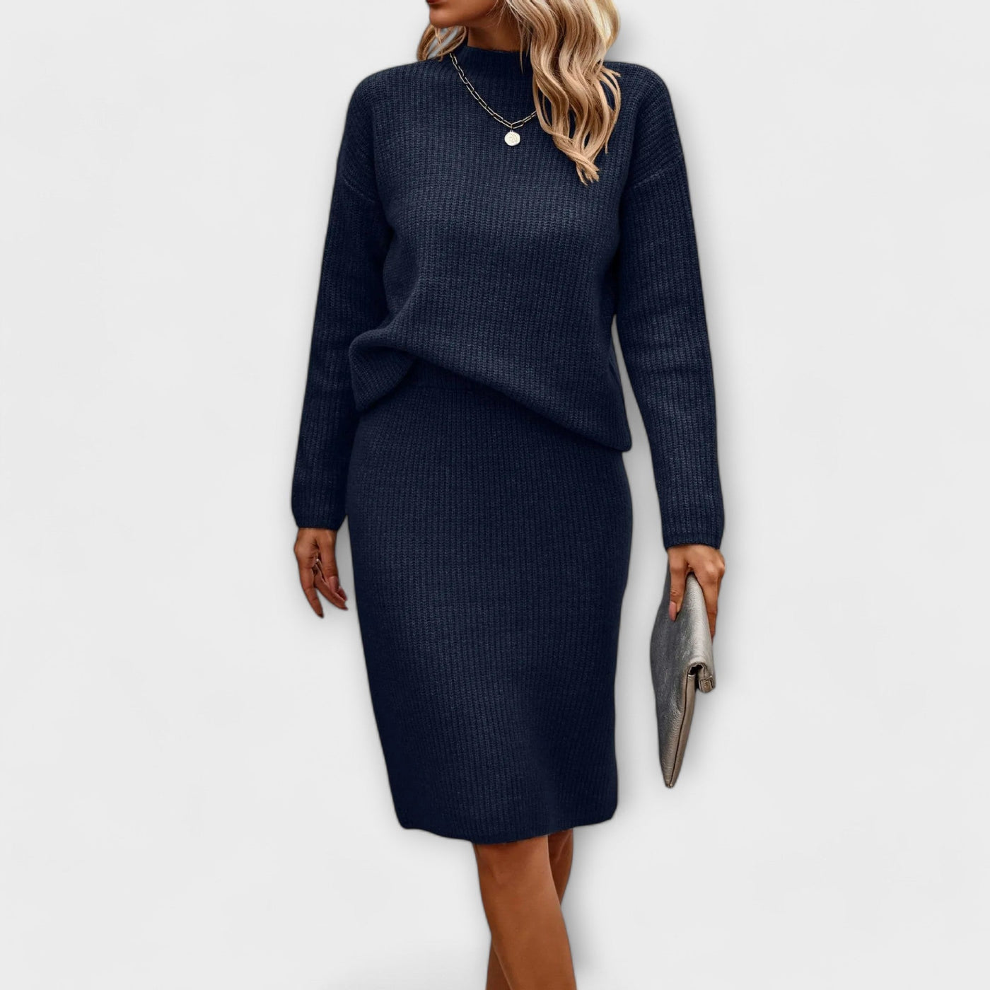 Completo di maglione e gonna a due pezzi