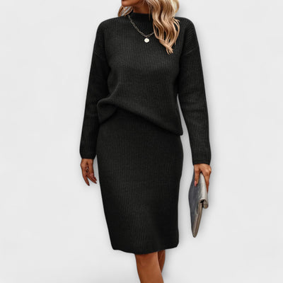 Completo di maglione e gonna a due pezzi