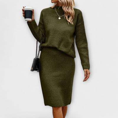 Completo di maglione e gonna a due pezzi