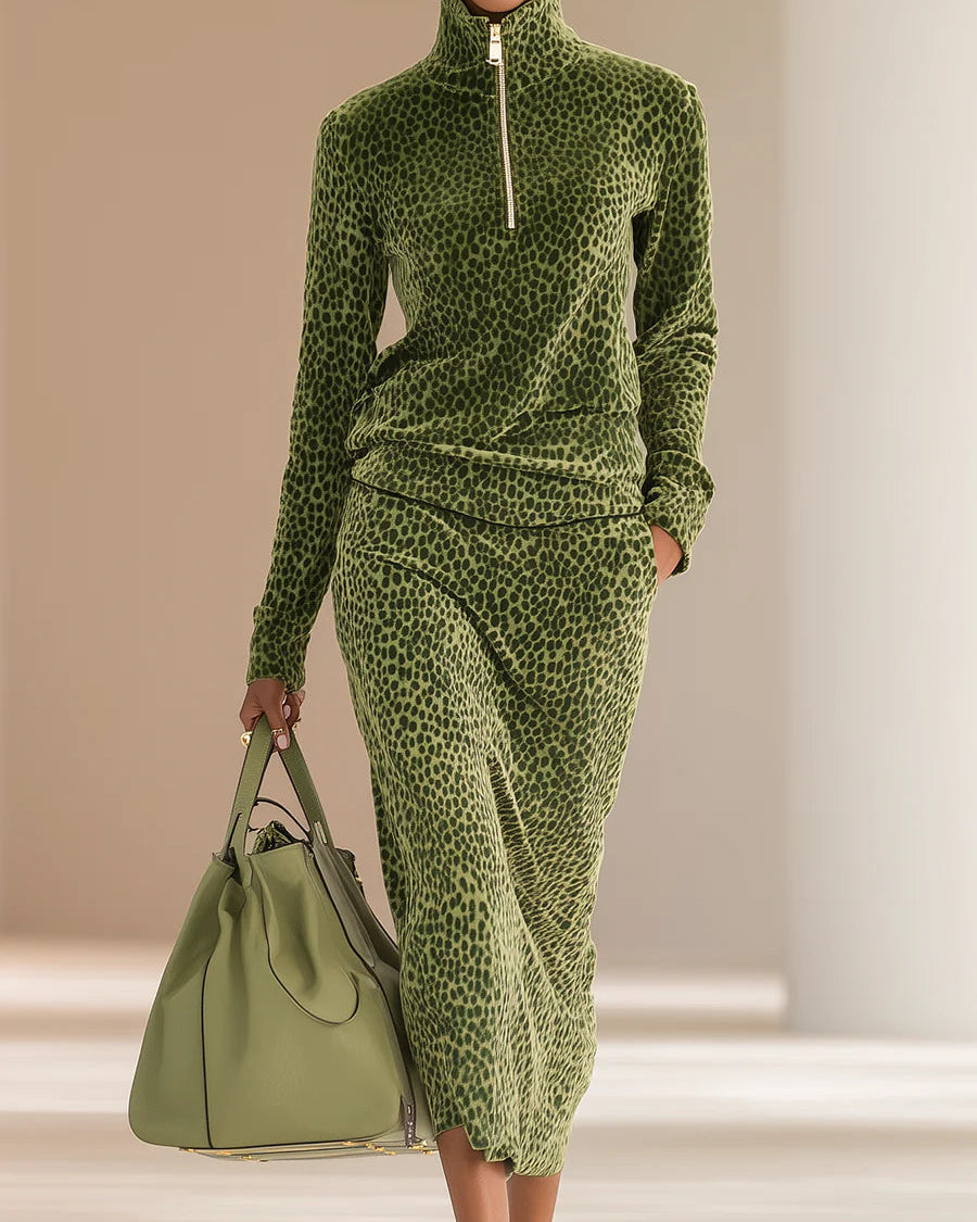 Set in Velluto Leopardato con Top a Collo Alto e Gonna