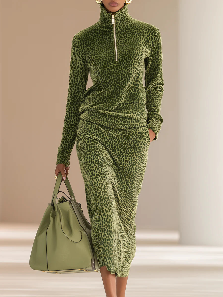 Set in Velluto Leopardato con Top a Collo Alto e Gonna