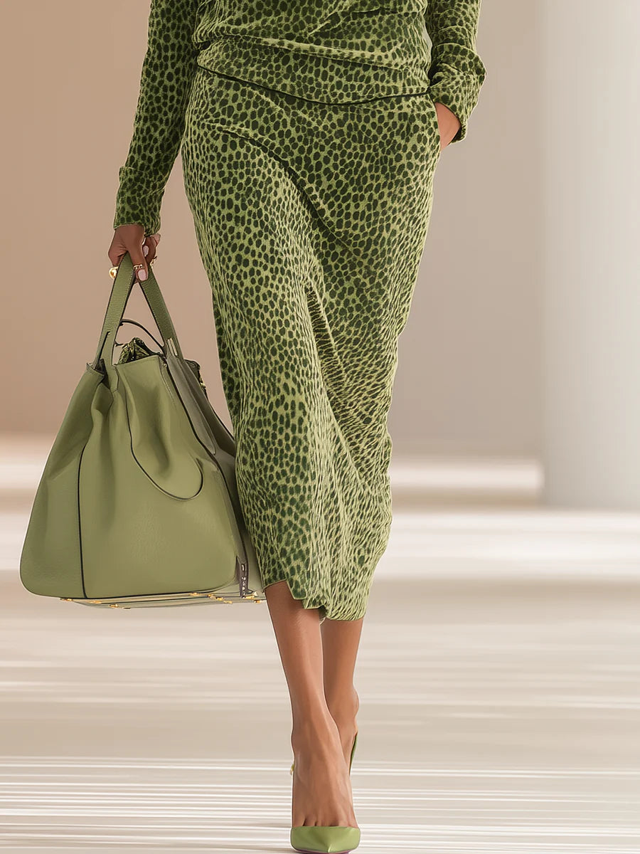 Set in Velluto Leopardato con Top a Collo Alto e Gonna