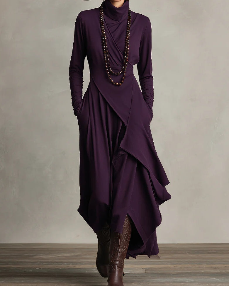 Abito Maxi Viola a Collo Alto con Pieghe Asimmetriche