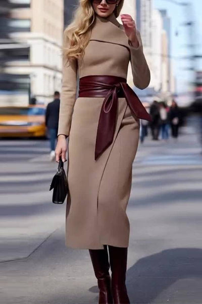 Elegante abito lungo in lana con cintura in vita