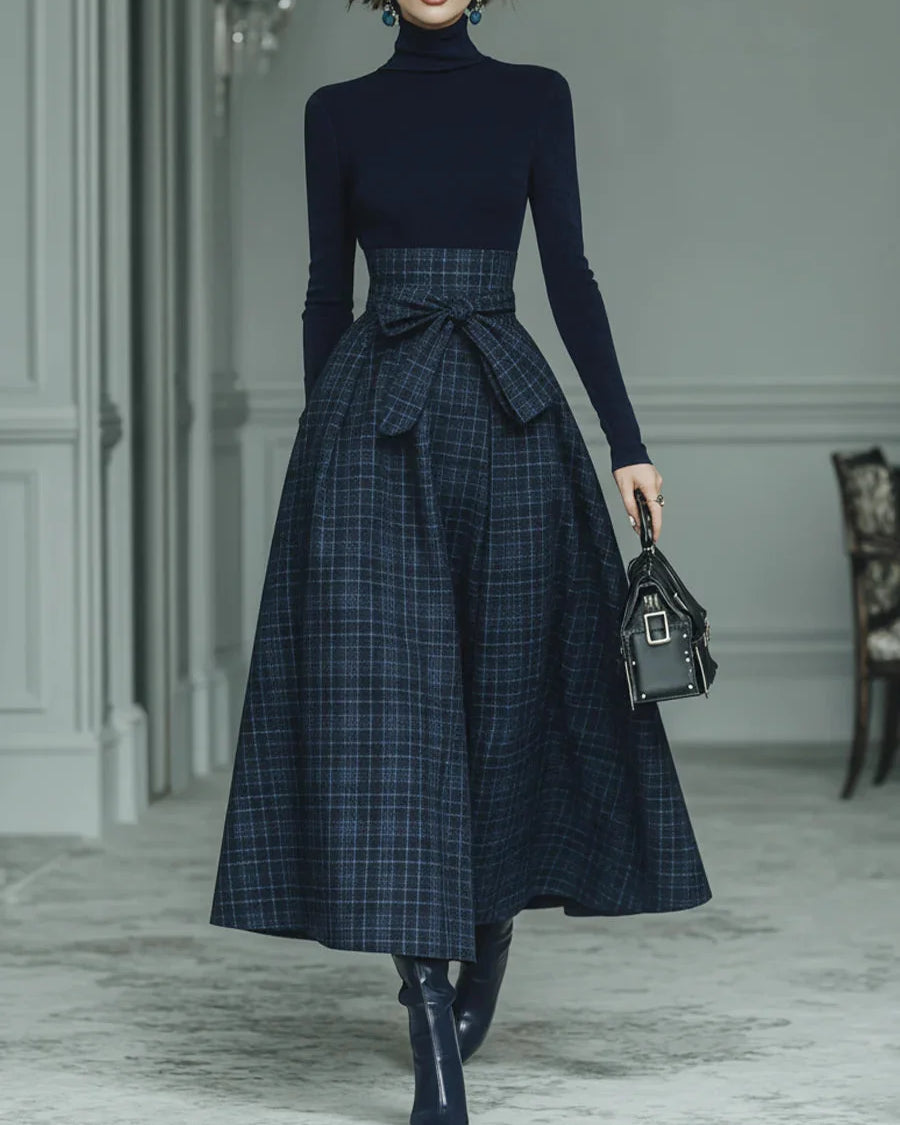 Set con Top a Collo Alto Elasticizzato Blu Scuro e Gonna a Quadri