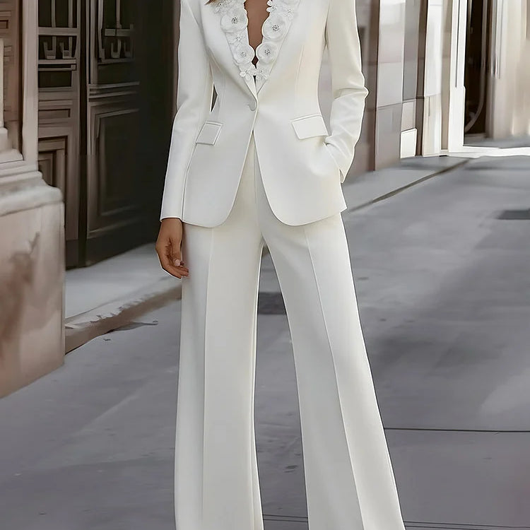 Isabella - Completo pantaloni sartoriale con dettagli floreali sul rever