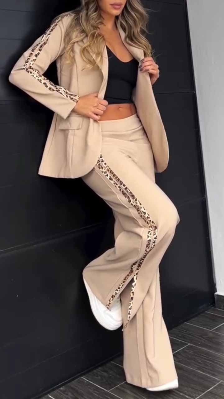 Completo Blazer e Pantaloni a Gamba Larga con Finiture Leopardate
