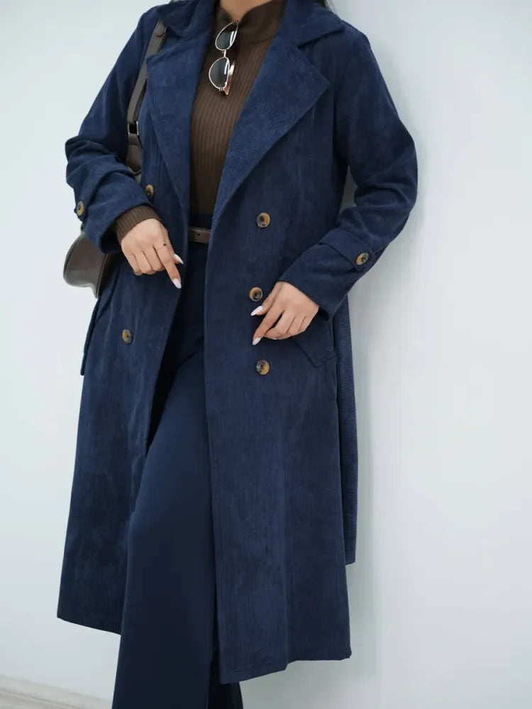 Trench da donna in velluto a coste con maniche lunghe e revers in tinta unita