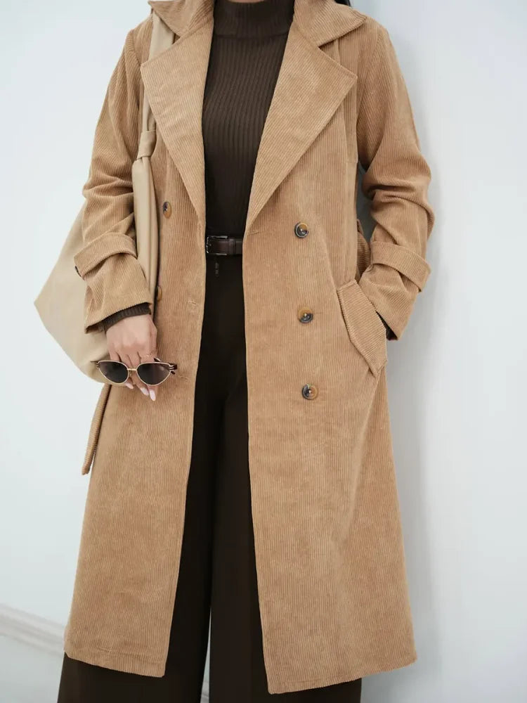 Trench da donna in velluto a coste con maniche lunghe e revers in tinta unita