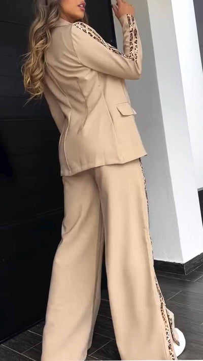 Completo Blazer e Pantaloni a Gamba Larga con Finiture Leopardate