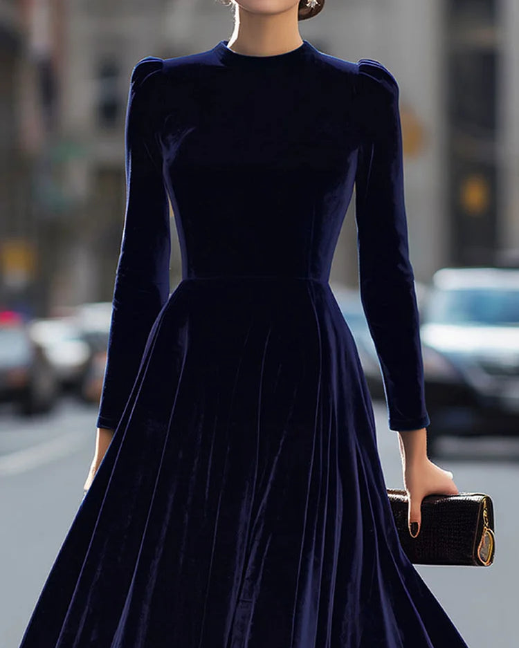 Abito midi in velluto lussuoso con maniche lunghe
