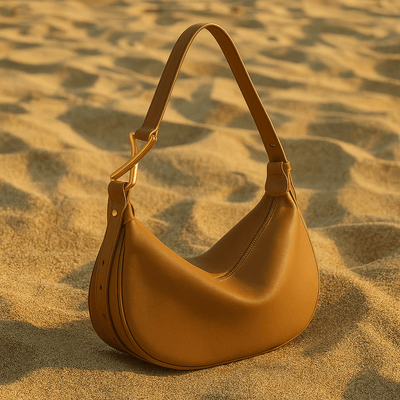 Borsa Livia – Mezza luna in pelle beige & fibbia dorata scultorea - Shopella
