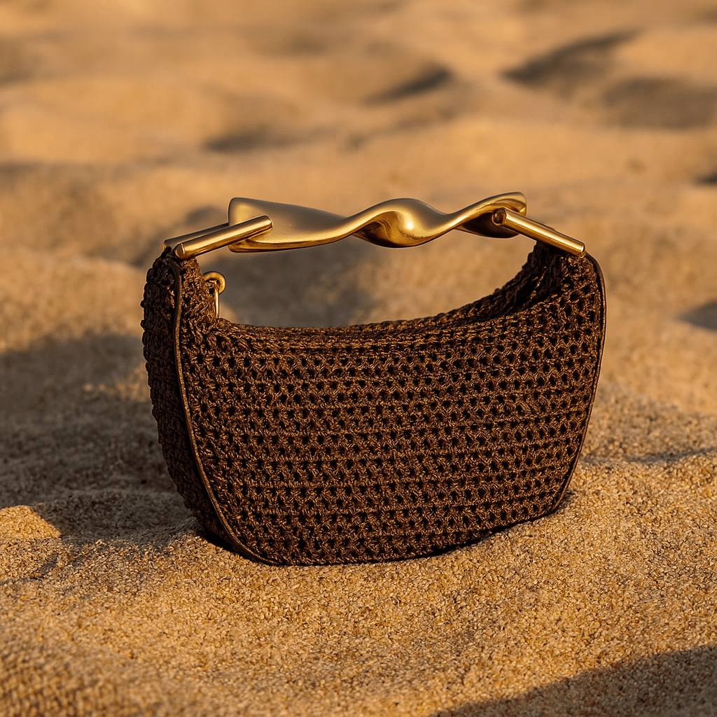 Borsa Alma – Mini mezzaluna intrecciata & manico dorato scultoreo - Shopella