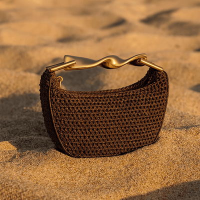 Borsa Alma – Mini mezzaluna intrecciata & manico dorato scultoreo - Shopella